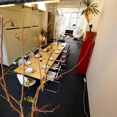 Apartment 200 Qm Loft Am Fluss Fuer Freunde Und Familien ! *