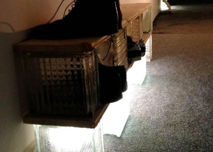 200 Qm Loft Am Fluss Fuer Freunde Und Familien ! דירה