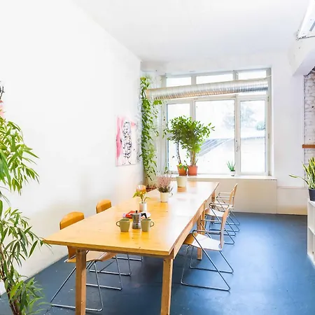 200 Qm Loft Am Fluss Fuer Freunde Und Familien !