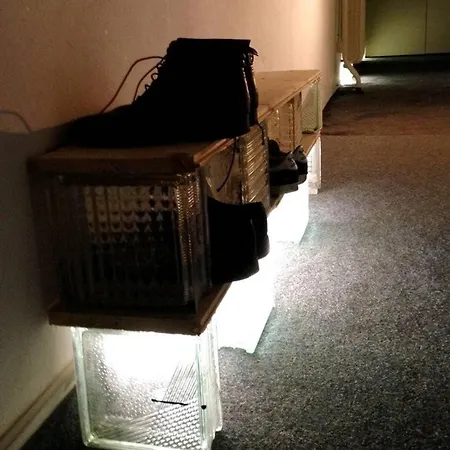 200 Qm Loft Am Fluss Fuer Freunde Und Familien ! דירה