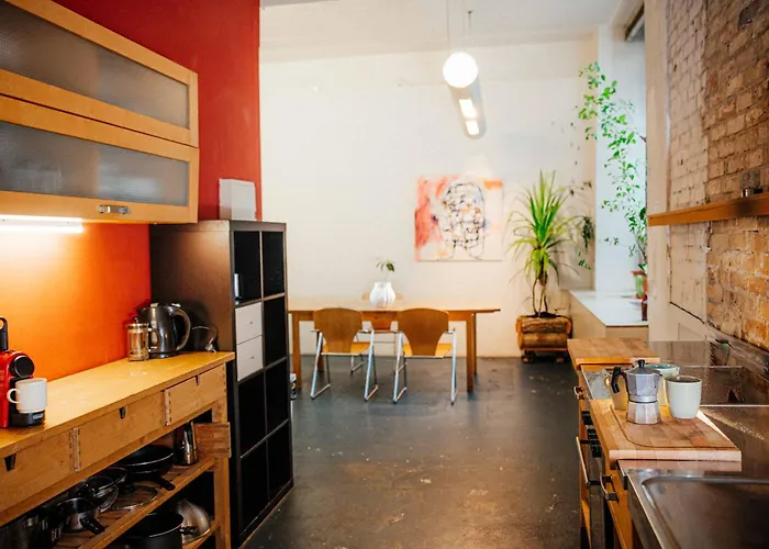 200 Qm Loft Am Fluss Fuer Freunde Und Familien ! شقة