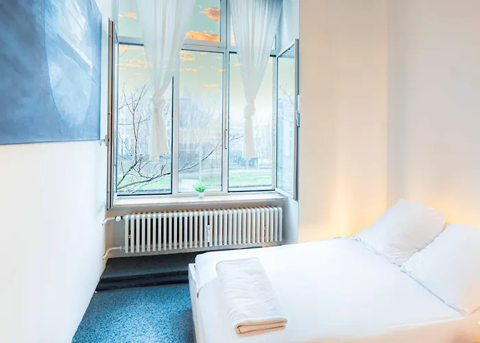 200 Qm Loft Am Fluss Fuer Freunde Und Familien ! شقة