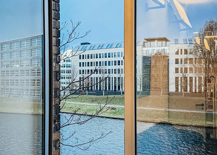 200 Qm Loft Am Fluss Fuer Freunde Und Familien ! شقة *